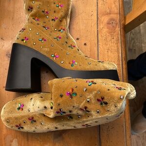 Betsy Johnson booties size 10 women’s but runs small